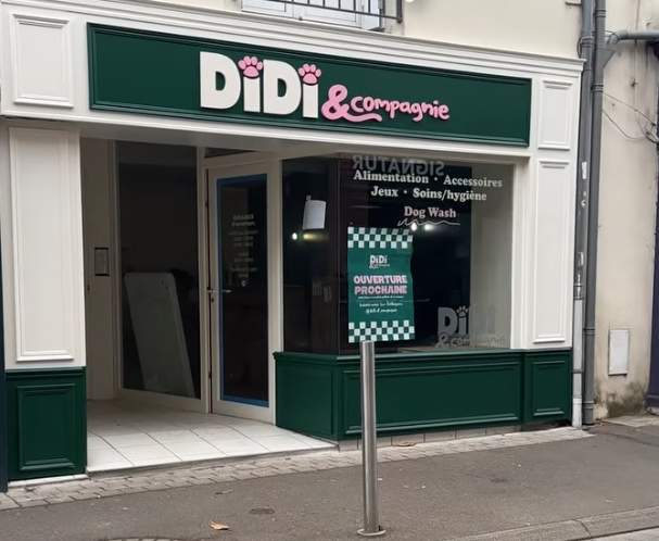 La vitrine de Didi & Compagnie au 30 rue Georges Clémenceau, Montaigu